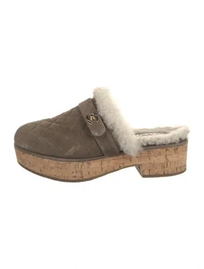Pre-owned Chanel Interlocking Cc Logo Suede Mules In Brown