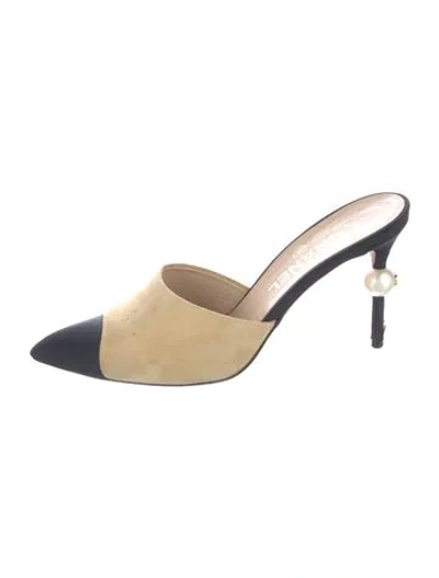 Pre-owned Chanel Interlocking Cc Logo Suede Mules In Neutral