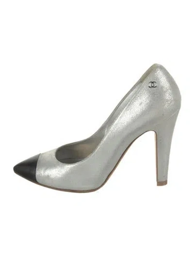 Pre-owned Chanel Interlocking Cc Logo Suede Pumps