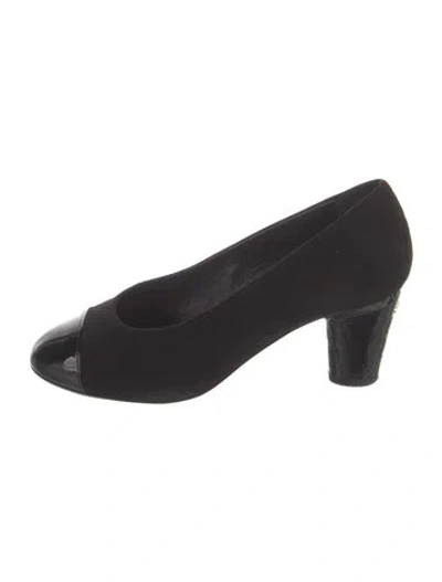 Pre-owned Chanel Interlocking Cc Logo Suede Pumps In Black