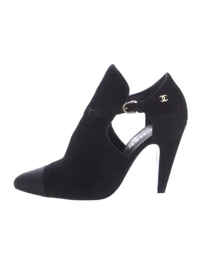 Pre-owned Chanel Interlocking Cc Logo Suede Pumps In Blue