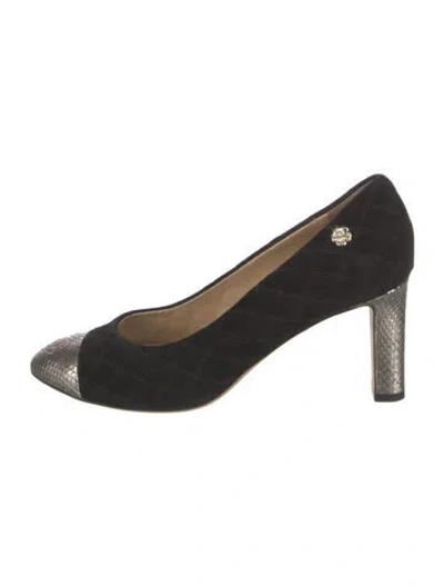 Pre-owned Chanel Interlocking Cc Logo Suede Pumps In Multi
