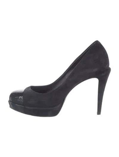 Pre-owned Chanel Interlocking Cc Logo Suede Pumps In Multi