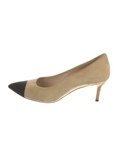 Pre-owned Chanel Interlocking Cc Logo Suede Pumps In Neutral