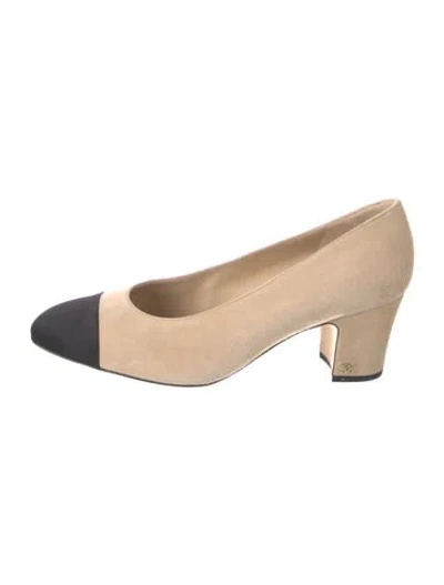 Pre-owned Chanel Interlocking Cc Logo Suede Pumps In Neutrals