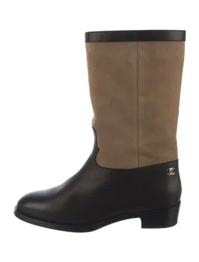 Pre-owned Chanel Interlocking Cc Logo Suede Riding Boots In Black/neutrals