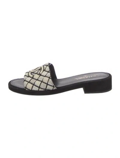 Pre-owned Chanel Interlocking Cc Logo Suede Slides In Black