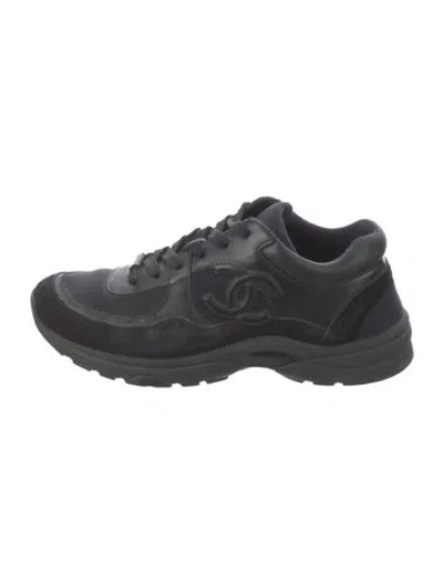 Pre-owned Chanel Interlocking Cc Logo Suede Sneakers In Black