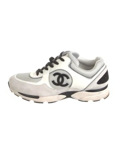 Pre-owned Chanel Interlocking Cc Logo Suede Sneakers In White