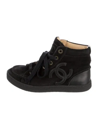 Pre-owned Chanel Interlocking Cc Logo Suede Wedge Sneakers In Black