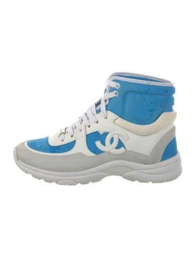 Pre-owned Chanel Interlocking Cc Logo Suede Wedge Sneakers In Blue/white