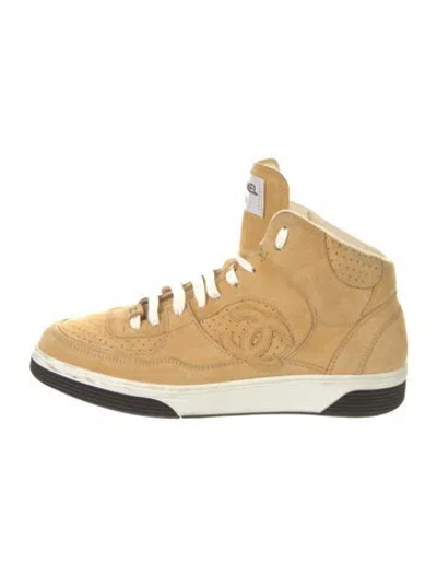 Pre-owned Chanel Interlocking Cc Logo Suede Wedge Sneakers In Neutral