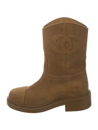 Pre-owned Chanel Interlocking Cc Logo Suede Western Boots In Brown