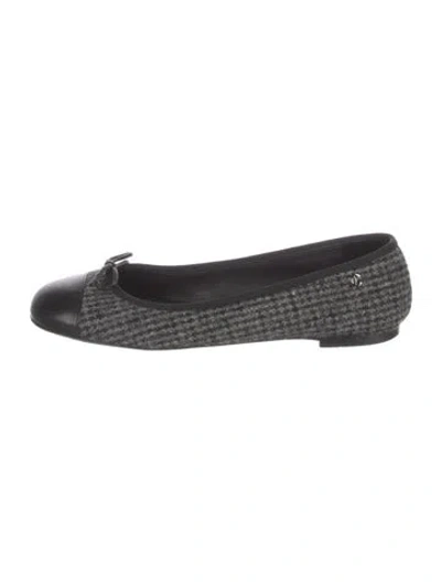 Pre-owned Chanel Interlocking Cc Logo Tweed Ballet Flats In Black