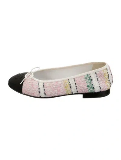 Pre-owned Chanel Interlocking Cc Logo Tweed Ballet Flats In Metallic/white
