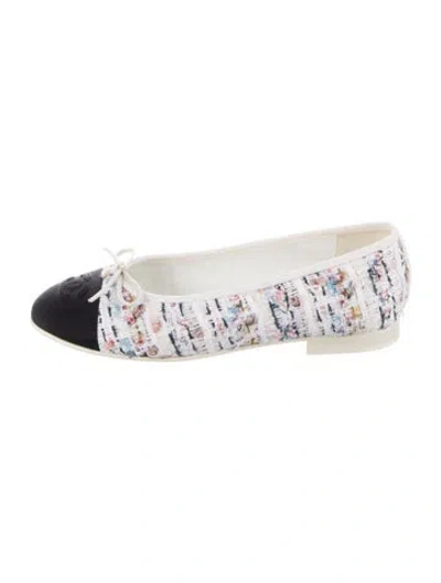 Pre-owned Chanel Interlocking Cc Logo Tweed Ballet Flats In White