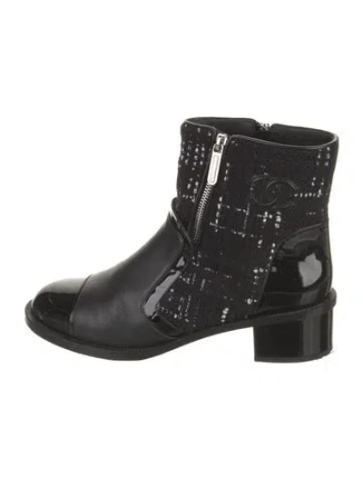Pre-owned Chanel Interlocking Cc Logo Tweed Boots In Black