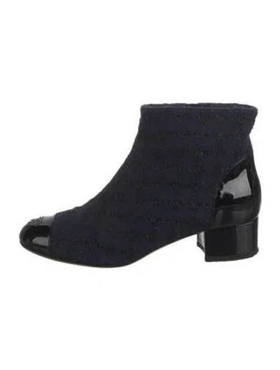 Pre-owned Chanel Interlocking Cc Logo Tweed Chelsea Boots In Black/blue