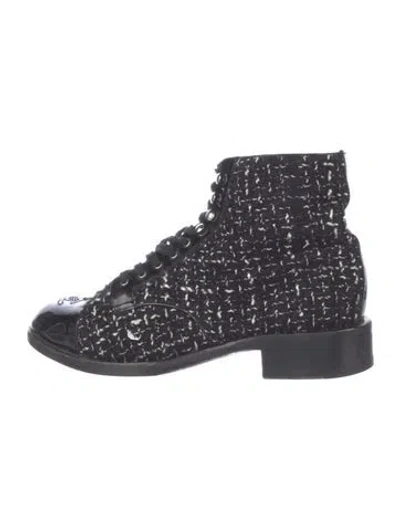 Pre-owned Chanel Interlocking Cc Logo Tweed Combat Boots In Black