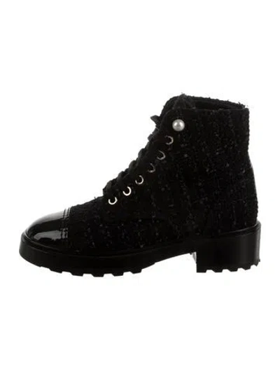 Pre-owned Chanel Interlocking Cc Logo Tweed Combat Boots In Black