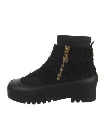 Pre-owned Chanel Interlocking Cc Logo Tweed Combat Boots In Black