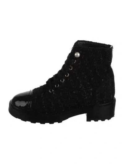 Pre-owned Chanel Interlocking Cc Logo Tweed Combat Boots In Black