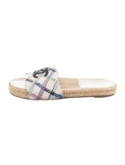 Pre-owned Chanel Interlocking Cc Logo Tweed Espadrilles In White