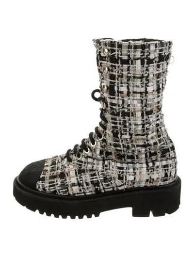 Pre-owned Chanel Interlocking Cc Logo Tweed Lace-up Boots In White