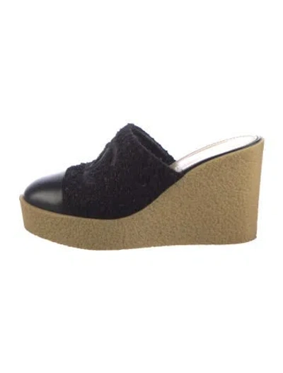 Pre-owned Chanel Interlocking Cc Logo Tweed Mules In Black