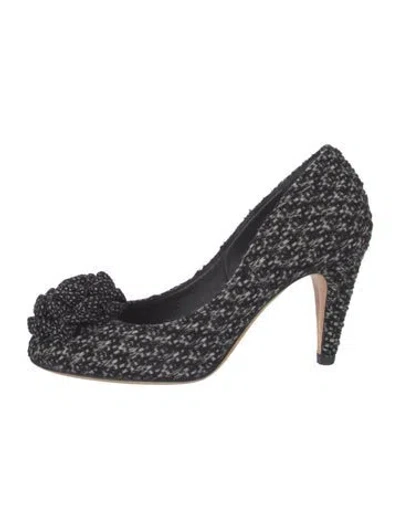 Pre-owned Chanel Interlocking Cc Logo Tweed Pumps In Black