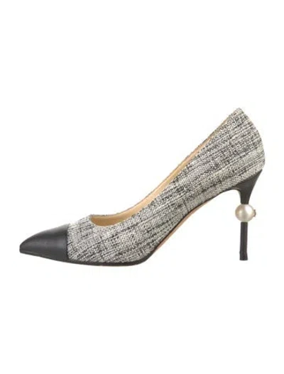 Pre-owned Chanel Interlocking Cc Logo Tweed Pumps In Multi