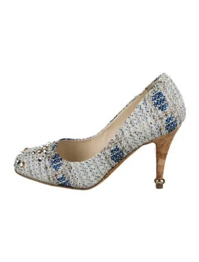 Pre-owned Chanel Interlocking Cc Logo Tweed Pumps In White