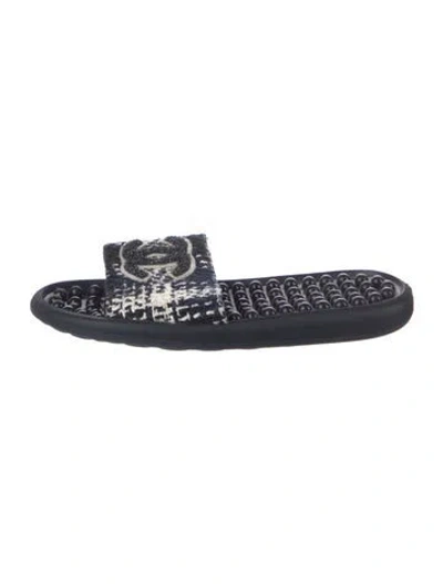 Pre-owned Chanel Interlocking Cc Logo Tweed Slides In Blue