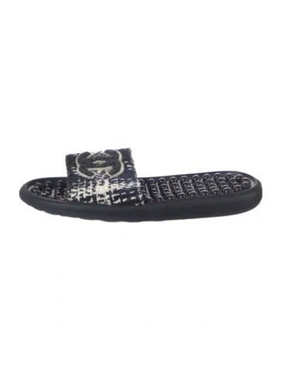 Pre-owned Chanel Interlocking Cc Logo Tweed Slides In Blue