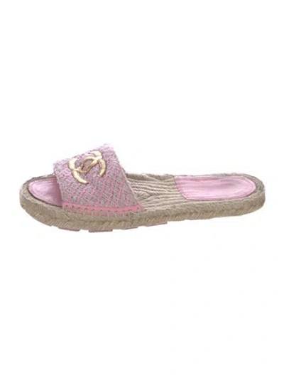 Pre-owned Chanel Interlocking Cc Logo Tweed Slides In Pink