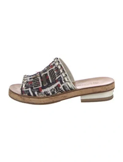 Pre-owned Chanel Interlocking Cc Logo Tweed Slides In White