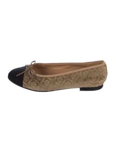 Pre-owned Chanel Interlocking Cc Logo Velvet Ballet Flats In Gold