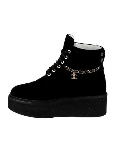 Pre-owned Chanel Interlocking Cc Logo Velvet Boots In Black