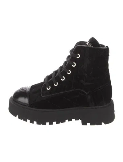 Pre-owned Chanel Interlocking Cc Logo Velvet Combat Boots In Black