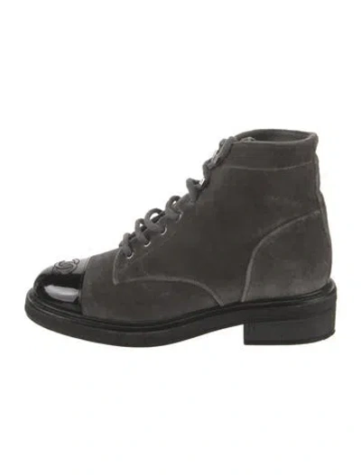 Pre-owned Chanel Interlocking Cc Logo Velvet Combat Boots In Gray