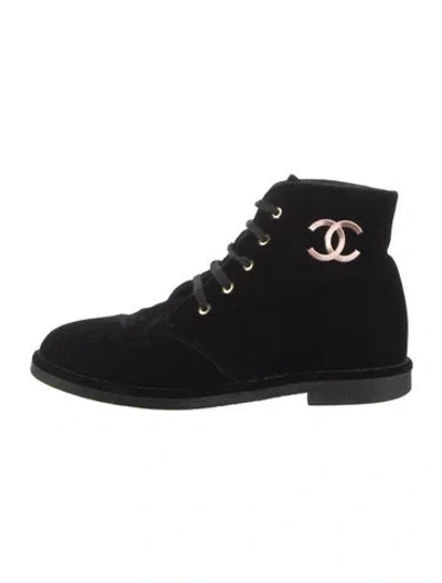 Pre-owned Chanel Interlocking Cc Logo Velvet Lace-up Boots In Black