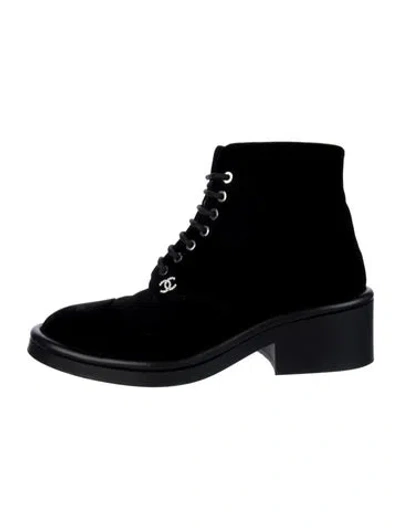 Pre-owned Chanel Interlocking Cc Logo Velvet Lace-up Boots In Black