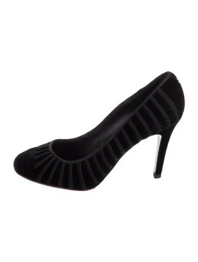 Pre-owned Chanel Interlocking Cc Logo Velvet Pumps In Black