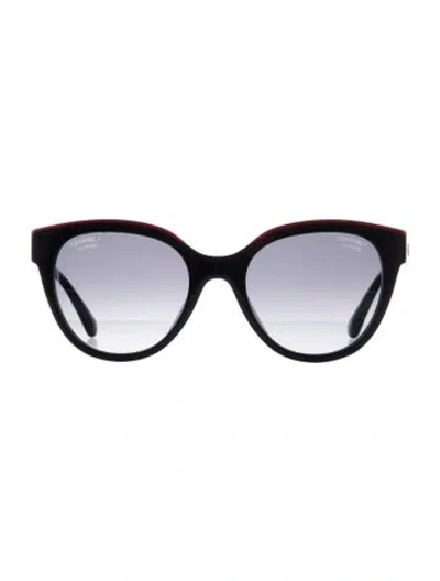 Pre-owned Chanel Interlocking Cc Logo Wayfarer Sunglasses In Black