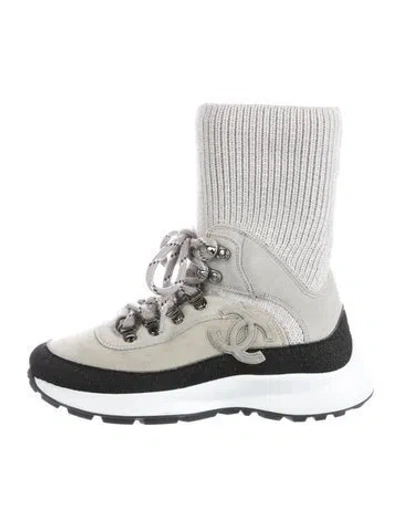 Pre-owned Chanel Interlocking Cc Logo Wedge Sneakers In Grey
