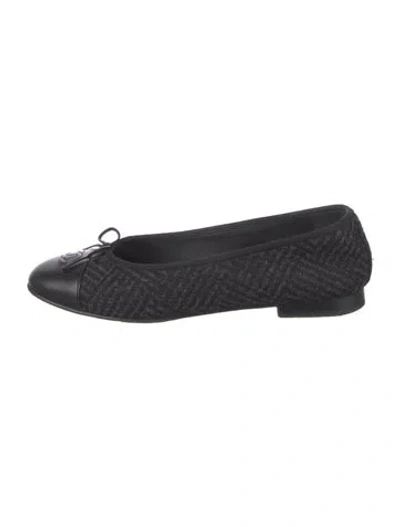 Pre-owned Chanel Interlocking Cc Logo Wool Ballet Flats In Black