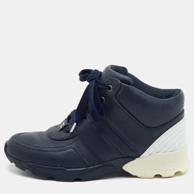 Pre-owned Chanel Interlocking Cc Size 38 Navy Blue/white Leather High Top Sneakers