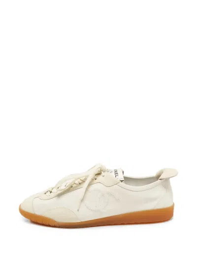 Pre-owned Chanel Interlocking Cc-logo Sneakers In Neutrals
