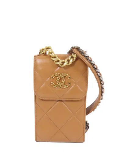 Pre-owned Chanel Interlocking-cc Phone Holder Bag In Neutral
