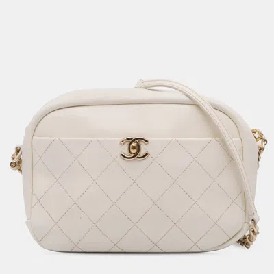Pre-owned Chanel Ivory Medium Quilted Goatskin Casual Trip Camera Bag